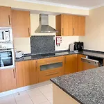 Daire Sea&Pool Views Terrace 1Bdr, 500 M From The Golden Sands Albufeira