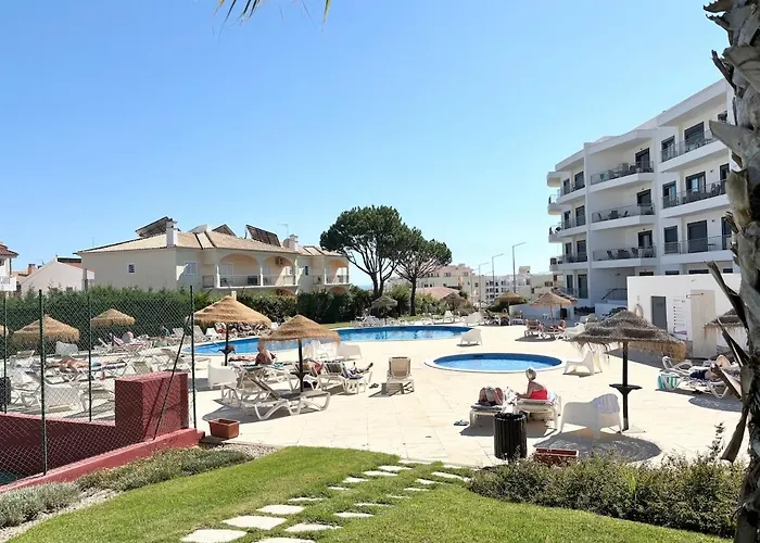 Terrace W Sea&pool Views 1bdr, 500 M From The Golden Sands * Albufeira